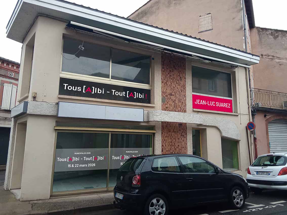 Flocage de la façade du local de permanence